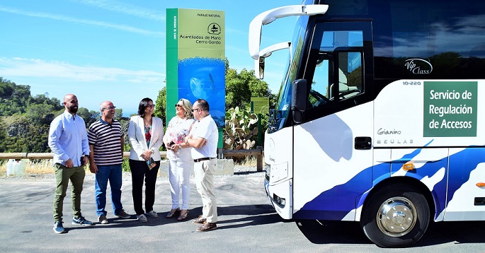 La Junta reanuda el servicio de lanzadera para los usuarios de la playa de Cantarriján.jpg
