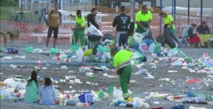 Limpieza de playa tras la noche de San Juan.jpg