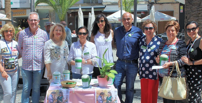 Motril se vuelca un año más en la jornada de cuestación de la Asociación Española Contra el Cáncer.jpg
