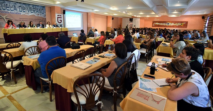 Profesionales de los servicios sociales se dan cita en la Escuela de Verano que Diputación celebra en Almuñécar.jpg