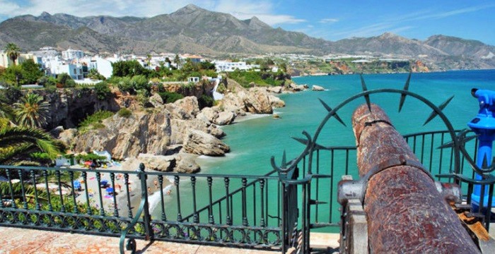 Aprobada la contratación para la renovación de las barandillas del Paseo Balcón de Europa de Nerja.jpg