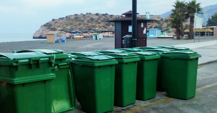 El Ayto. de Salobreña refuerza el número de contenedores en las playas con la colocación de una veintena más