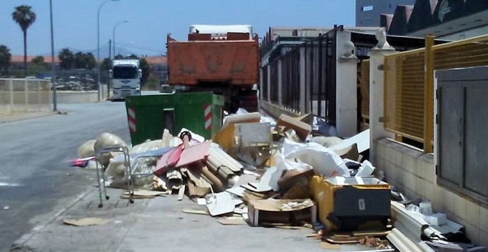 El Ayto. retira 31,6 toneladas de basura en los ‘puntos negros’ de la periferia de Motril en la última quincena.jpg