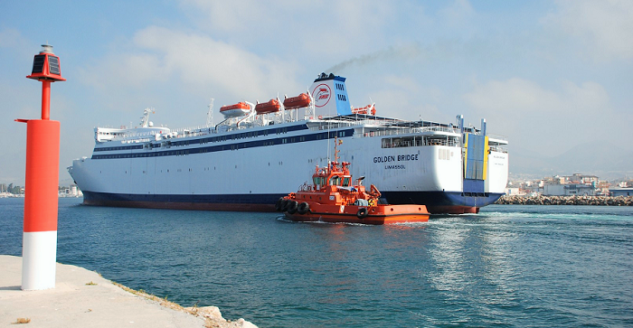 El jueves llegó al Puerto de Motril el Golden Bridge (FRS) que cubrirá la línea con Melilla