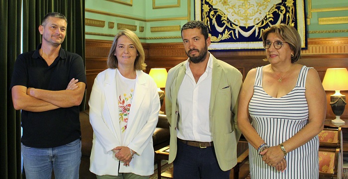 Luisa García Chamorro muestra su apoyo al alcalde de Torrenueva y abre la puerta a futuros proyectos comunes.jpg