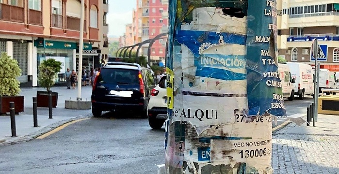 El Ayto. de Motril emite un bando para combatir la colocación de carteles y pegatinas en el mobiliario urbano.jpg