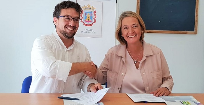 El Ayuntamiento de Motril firma un convenio de colaboración con la Federación ‘Andalucía Acoge’.jpg
