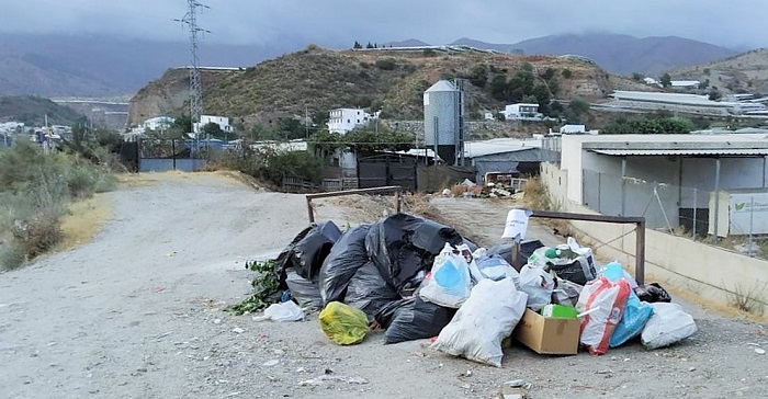 El PSOE de Lújar denuncia la retirada de los contenedores para residuos en Cortijo García, en Los Carlos.jpg