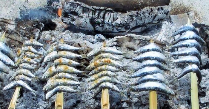 Espetos de sardinas.jpg