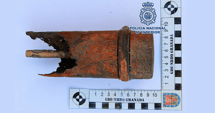 La Policía Nacional neutraliza un proyectil de artillería encontrado en las aguas del Cabo Sacratif.png