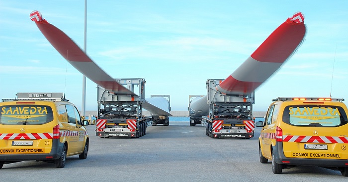 Las mayores palas de aerogeneradores se exportan por el Puerto de Motril con 174 unidades en los dos últimos meses.jpg