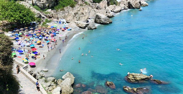 Playa Nerja verano 2019