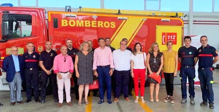 Un nuevo camión contraincendios denominado 'nodriza pesado' para el Parque de Bomberos de Almuñécar.jpg