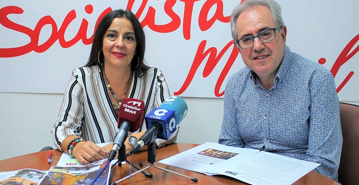 Alicia Crespo y Francisco Ruiz en rueda de prensa 100 días Gobierno García Chamorro.jpg