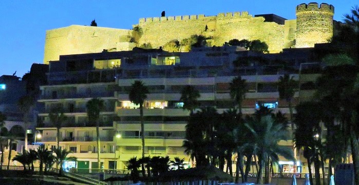 Castillo de San Miguel iluminado.jpg