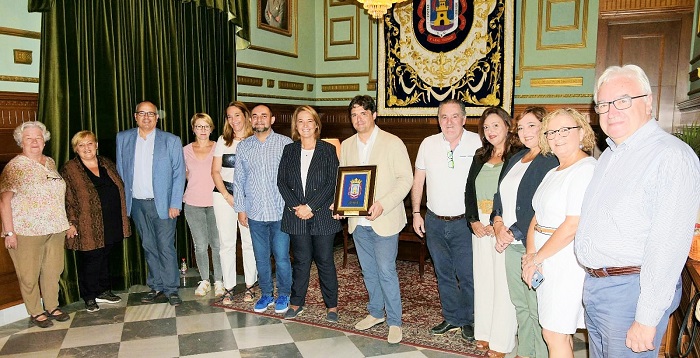 El Ayuntamiento de Motril recibe al pianista y Premio Nacional de Música Juan Carlos Garvayo.jpg