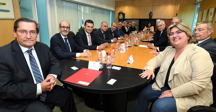 José Entrena se reúne con una delegación institucional de Marruecos para estrechar lazos comerciales.jpg