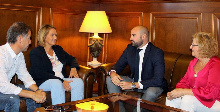 La alcaldesa pide a la Junta de Andalucía soluciones a los problemas del colectivo de mayores de Motril.jpg