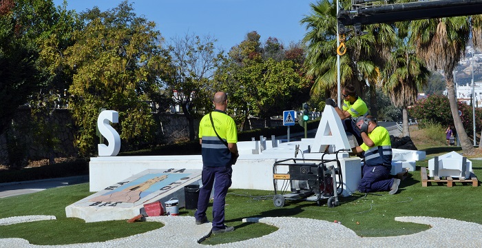 Salobreña vuelve a tener su nombre en la rotonda de entrada al municipio.jpg