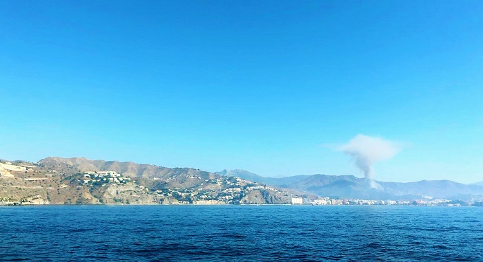 Arde la Loma del Gato en Almuñécar.jpg