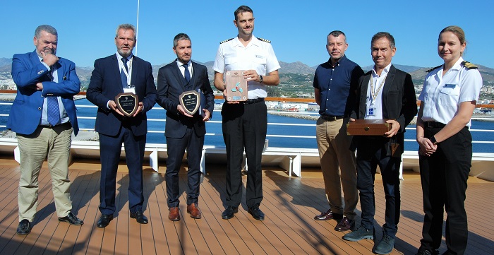 Atraca en Motril uno de los cruceros más lujosos y caros de la temporada.jpg