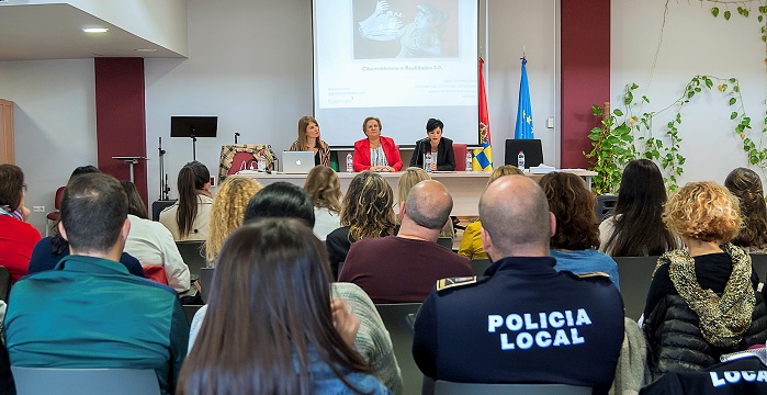 Diputación pone en marcha unas jornadas didácticas para combatir el ciberacoso.jpg