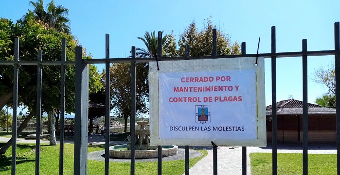 El parque de la Fuente I de Salobreña cierra sus puertas para su mantenimiento y control de plagas.jpg