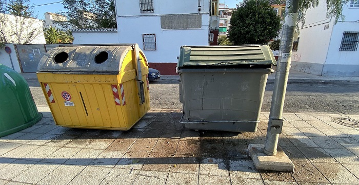 El PSOE de Motril denuncia el estado de abandono y suciedad en la plaza de las Hermanas Mercedarias.jpg