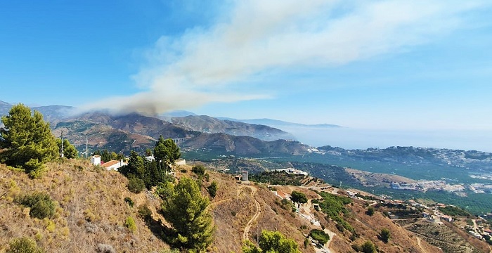 Incencio en la Loma del Gato de Almuñécar.jpg