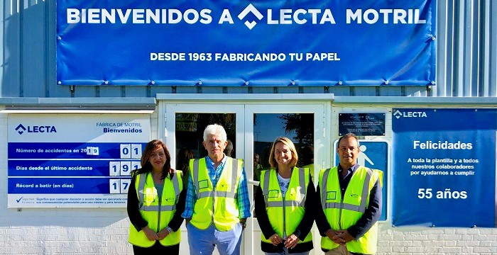 La alcaldesa de Motril destaca la riqueza económica y laboral que genera la fábrica de papel Torraspapel.jpg