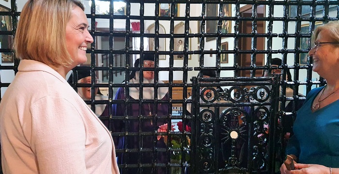 La alcaldesa de Motril realiza una visita oficial al convento de las monjas Agustinas Recoletas Nazarenas.jpg