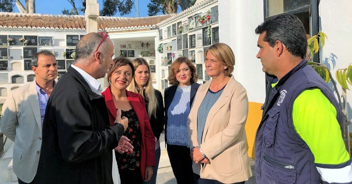 La alcaldesa destaca el trabajo que se está realizando para dotar a Motril de un nuevo cementerio municipal.jpg