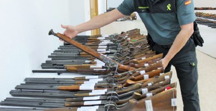 La Guardia Civil expondrá al público 861 armas que serán subastadas el próximo día 28 de octubre.jpg