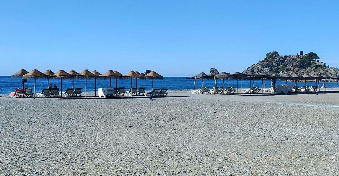 Las playas sexitanas de San Cristóbal, Puerta del Mar, Velilla y La Herradura renuevan su Q de calidad