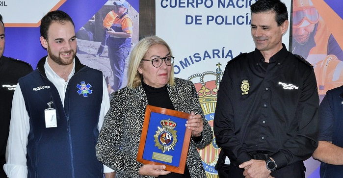 Agentes de la Policía Nacional de Motril se forman en técnicas de reanimación cardiopulmonar.jpg
