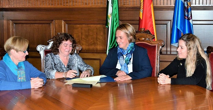Ayuntamiento y Club Unesco de Motril renuevan el convenio para fomentar la enseñanza del castellano a inmigrantes.jpg