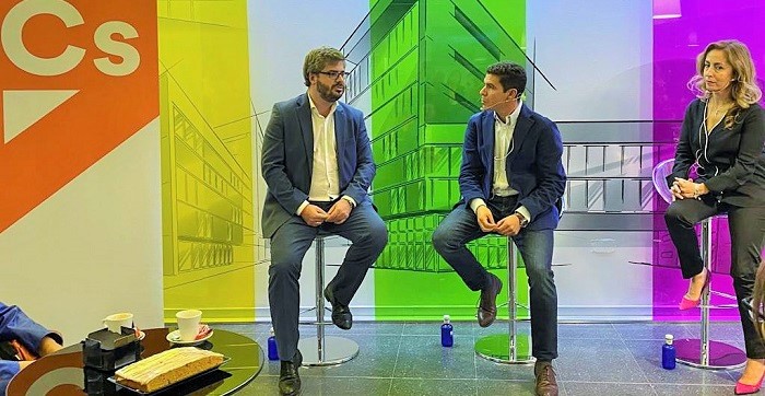 Cs reivindica en un café informativo en Motril el desbloqueo político del país.jpg