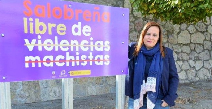 El Ayto. de Salobreña instala señales de 'tráfico' contra la violencia machista.jpg