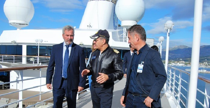 El crucero de lujo Azamara Pursuit hace escala en el Puerto de Motril.jpg