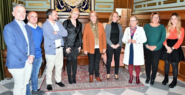 El equipo Gobierno del Ayuntamiento de Motril propone a Mar Aragón como Medalla de Oro de la Ciudad.jpg