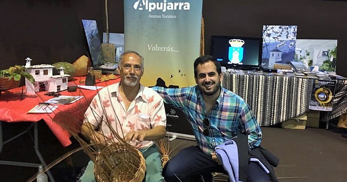 El Grupo Socialista de Lanjarón felicita al artesano de la mimbre Javier Bermúdez, distinguido en la Guía Repsol.jpg