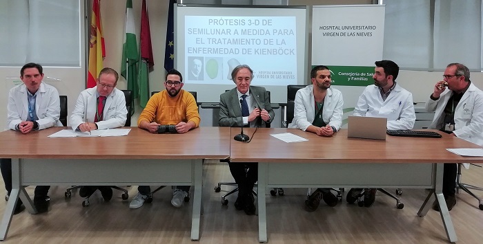 El Hospital Virgen de las Nieves implanta una prótesis de muñeca personalizada en 3D.jpg