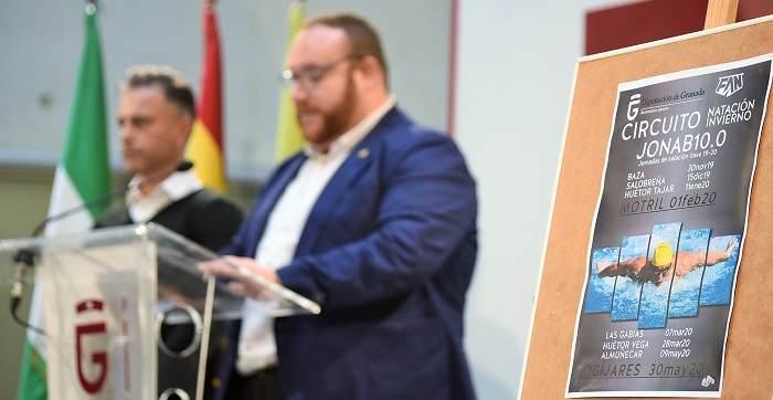 Manuel Guirado presenta el Circuito Provincial de Natación de Invierno.jpg