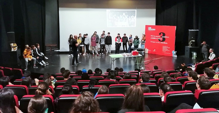 Más de 200 alumnos de dos centros de Salobreña participan en la campaña ‘Yo cuido mi pueblo’.jpg