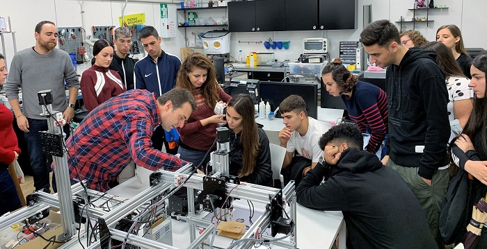 Más de 200 estudiantes de Secundaria y Bachillerato participan en la Semana de la Ciencia en los hospitales de Granada.jpg