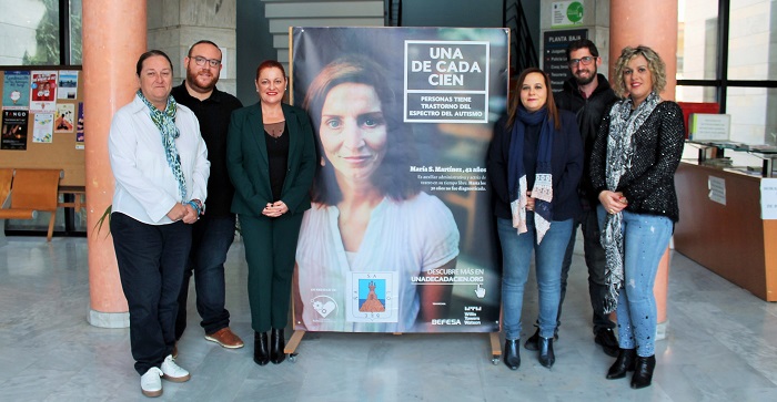 Salobreña se suma a la campaña de autismo de Andalucía 'Una de cada cien'.jpg