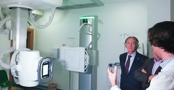 El Hospital de Motril dota sus Urgencias con una sala de radiología robotizada.jpg