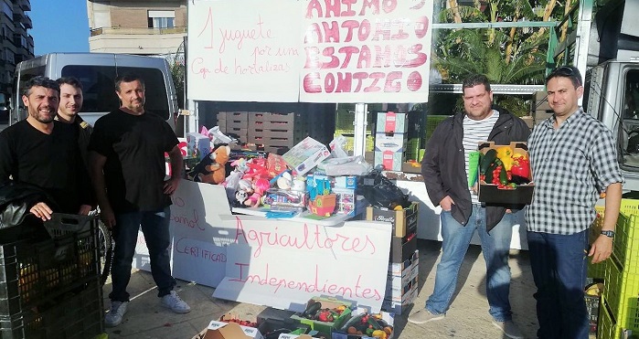 El PSOE apoya la campaña de la Unión de Agricultores Independientes para dar a conocer los problemas del sector.jpg