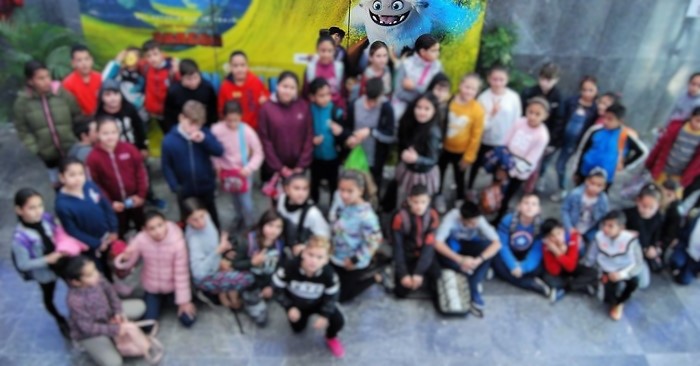 El Puerto acerca el cine a los más pequeños de los barrios de Varadero y Santa Adela