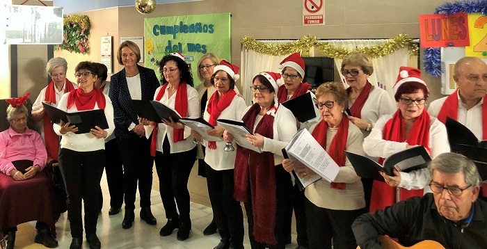 La alcaldesa cierra su ronda de visitas a las residencias de mayores de Motril para felicitarles las fiestas de Navidad.jpg